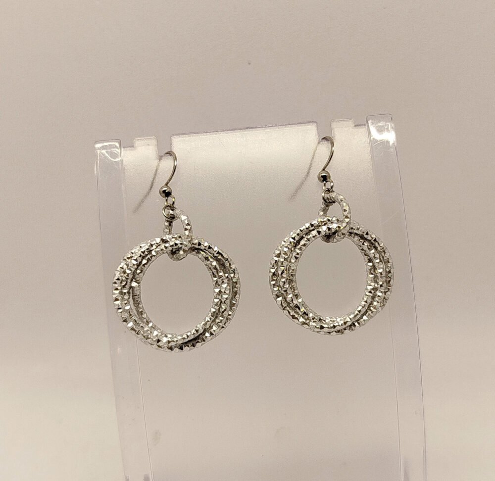 boucles d'oreilles cyclone en 3 cercles de fil aluminium argenté et strié crochet en acier hypoallergéniques bijou fait main