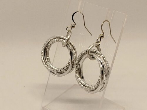 boucles d'oreilles cyclone en 3 cercles de fil aluminium argenté et strié crochet en acier hypoallergéniques bijou fait main