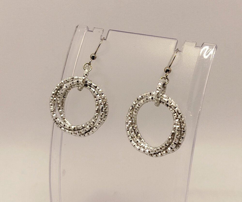 boucles d'oreilles cyclone en 3 cercles de fil aluminium argenté et strié crochet en acier hypoallergéniques bijou fait main