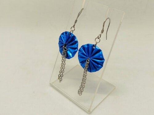 boucles d'oreilles en capsules de café bleu et petits morceaux de chaînes argentées clou d'oreilles argentées