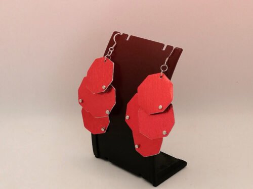 boucles d’oreilles en fil aluminium plat rouge bijoux fait main_ boucles d'oreilles en fil aluminium plat rouge plusieurs morceaux octogonaux bijoux fait main
