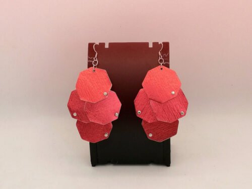 boucles d'oreilles en fil aluminium plat rouge plusieurs morceaux octogonaux bijoux fait main