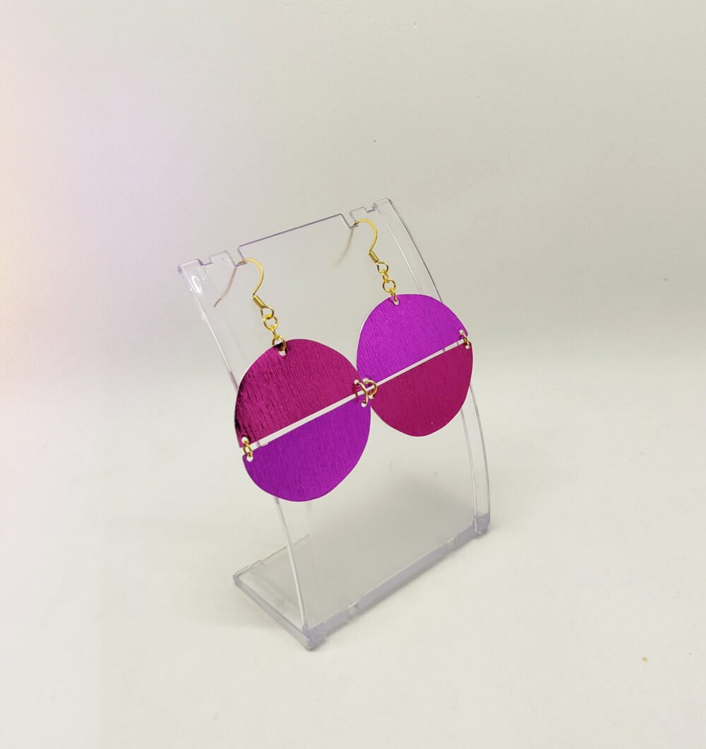 boucles d'oreilles en fil aluminium plat strié violet et rose bijou fait main