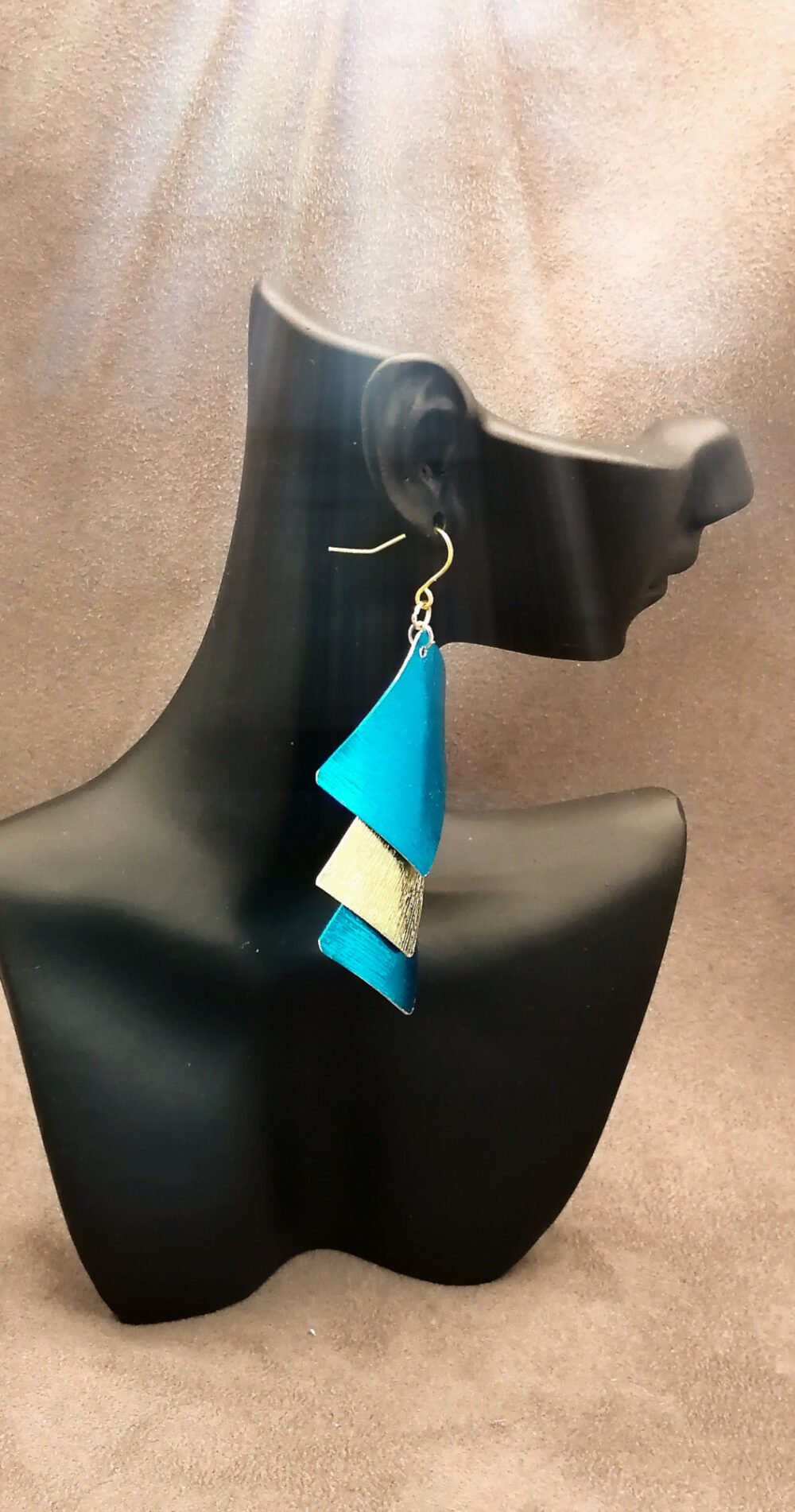 boucles d'oreilles en fil aluminium plat strié vert pomme et bleu turquoise bijou fait main