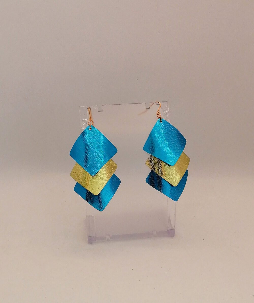 boucles d'oreilles en fil aluminium plat strié vert pomme et bleu turquoise bijou fait main