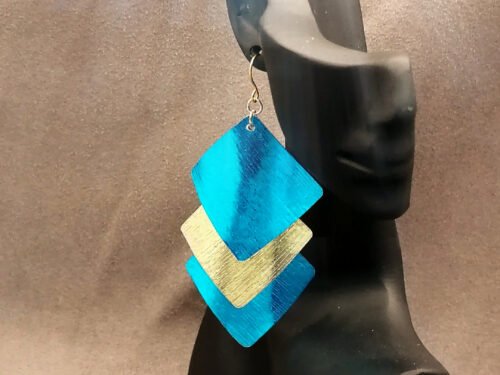 boucles d'oreilles en fil aluminium plat strié vert pomme et bleu turquoise bijou fait main