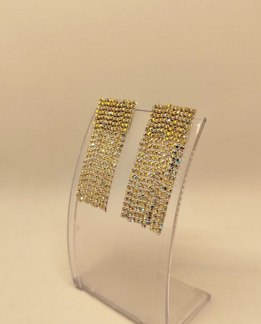 boucles d'oreilles en lanières de strass argentés fixées sur clou d'oreille en acier longueur 6 cm bijou tendance chic