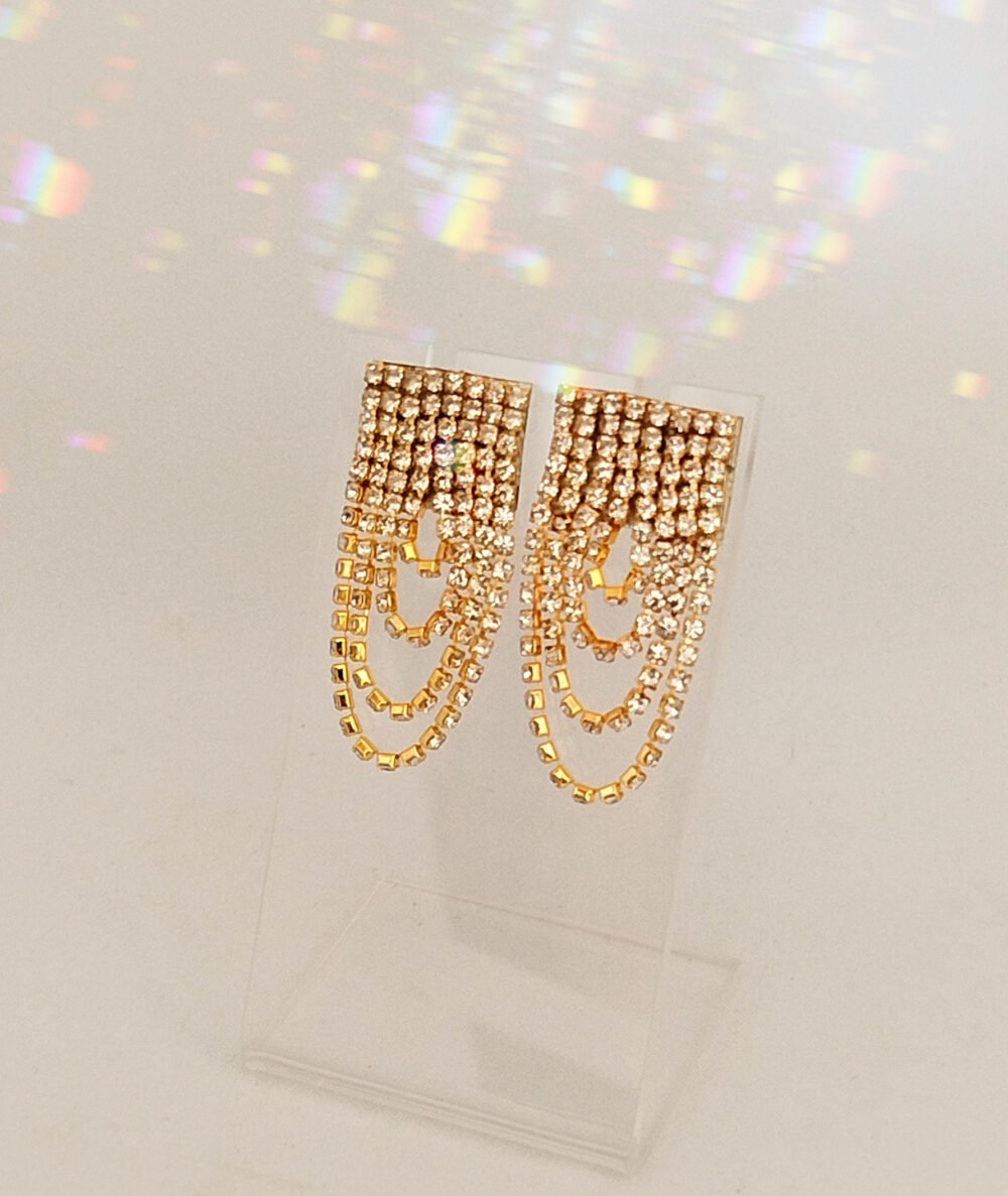 boucles d'oreilles femme en lanières de strass dorées avec clou d'oreilles en acier bijou fait main