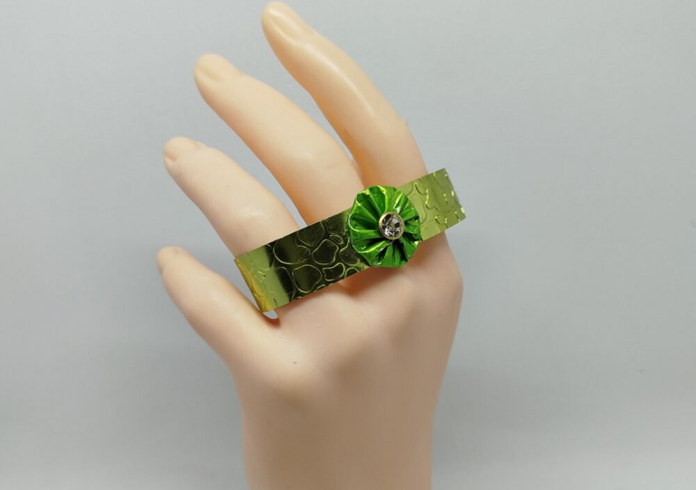 bracelet fil aluminium large vert pomme avec capsule de café et strass
