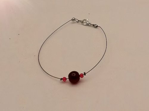 bracelet-grenat-sur-cable-a-bijoux-.