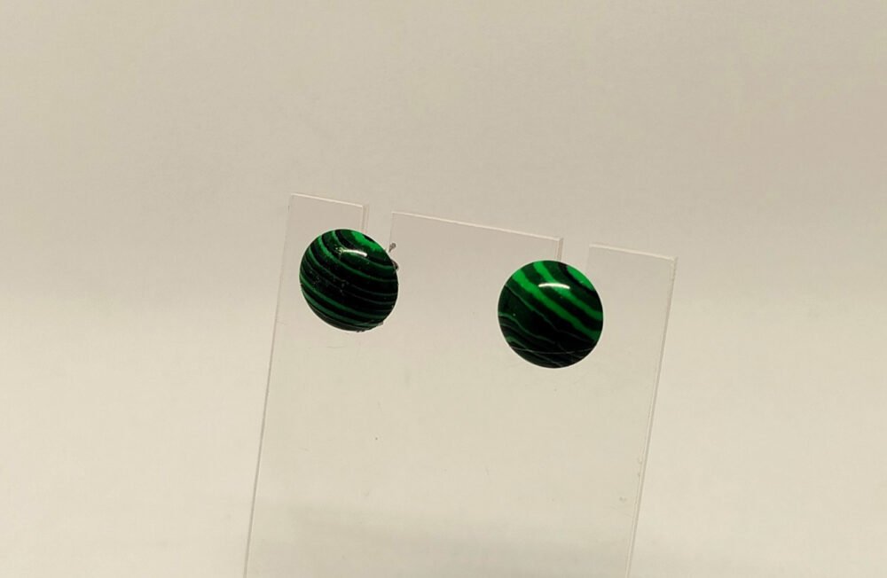 clous d'oreilles avec cabochon en pierre naturelle malachite bijoux fait main