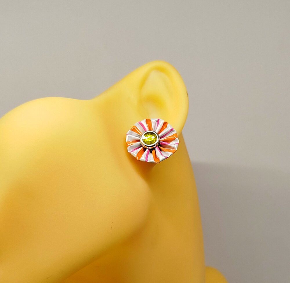 clous d'oreilles graphiques en acier hypoallergénique et créé en capsules de café orange