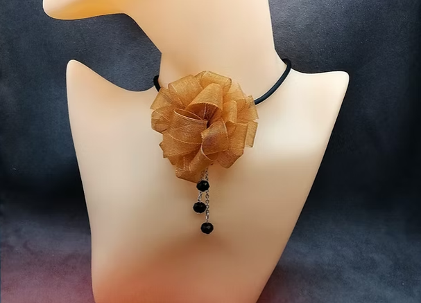 collier-cree-en-organza-marron