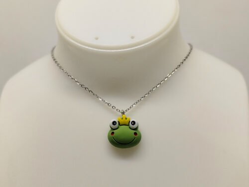 collier en acier argenté breloque grenouille