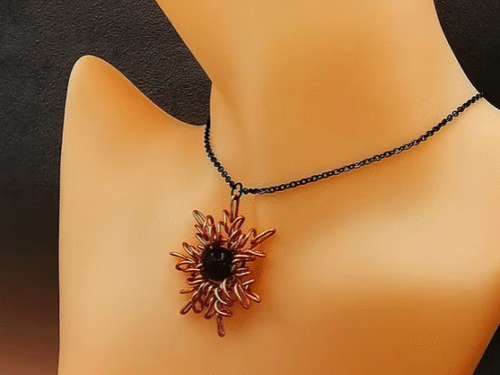 collier en acier noir pendentif étoile en fil aluminium cuivré et pierre onyx au centre collier-en-étoile-crée-en-fil-aluminium-cuivre-et-pierre-naturelle-onyx-au-centre