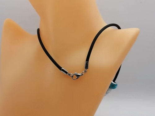 collier en caoutchouc fermoir mousqueton collier-en-caoutchouc-noir-fermoir-mousqueton.