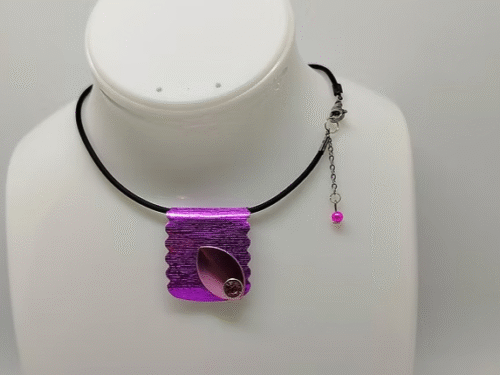 collier en fil aluminium violet avec strass collier en caoutchouc collier-en-fil-aluminium-large-avec-strass-collier-en-caoutchouc