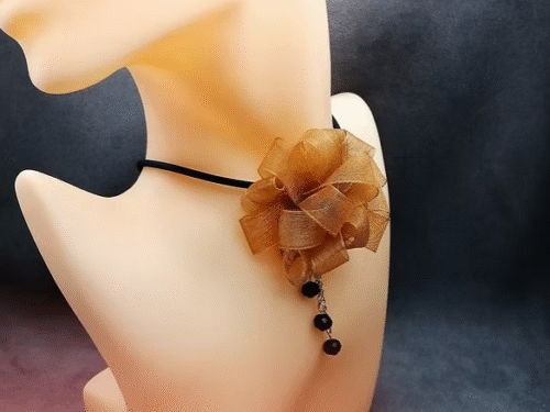 collier en organza marron collier créé en organza marron