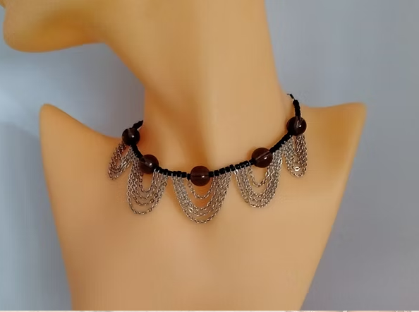 colliers-en-pierres-naturelles-et-petites-chaînes