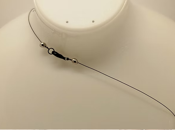 collier-en-pierres-quartz-fume-sur-câble-a-bijoux-noir-et-fermoir-mousqueton