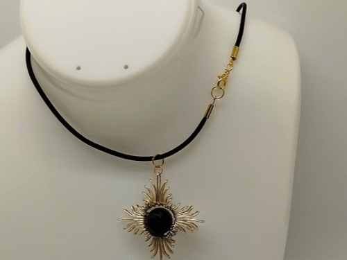 collier flocon de neige et pierre onyx collier-flocon-de-neige-pierre-onyx