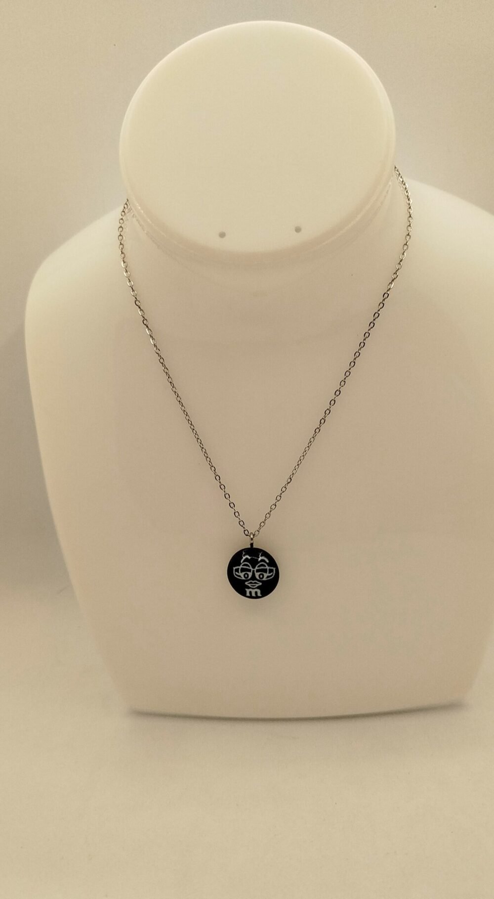 collier m&m's noir bijou fait main