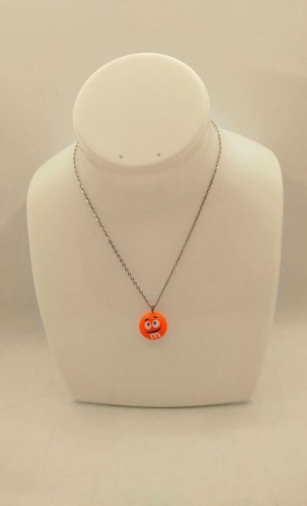 collier m&m's orange bijou pour enfants
