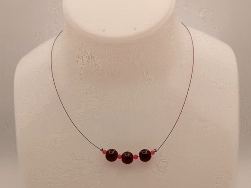 collier-pierre-grenat-sur-cable-a-bijoux-rouge.