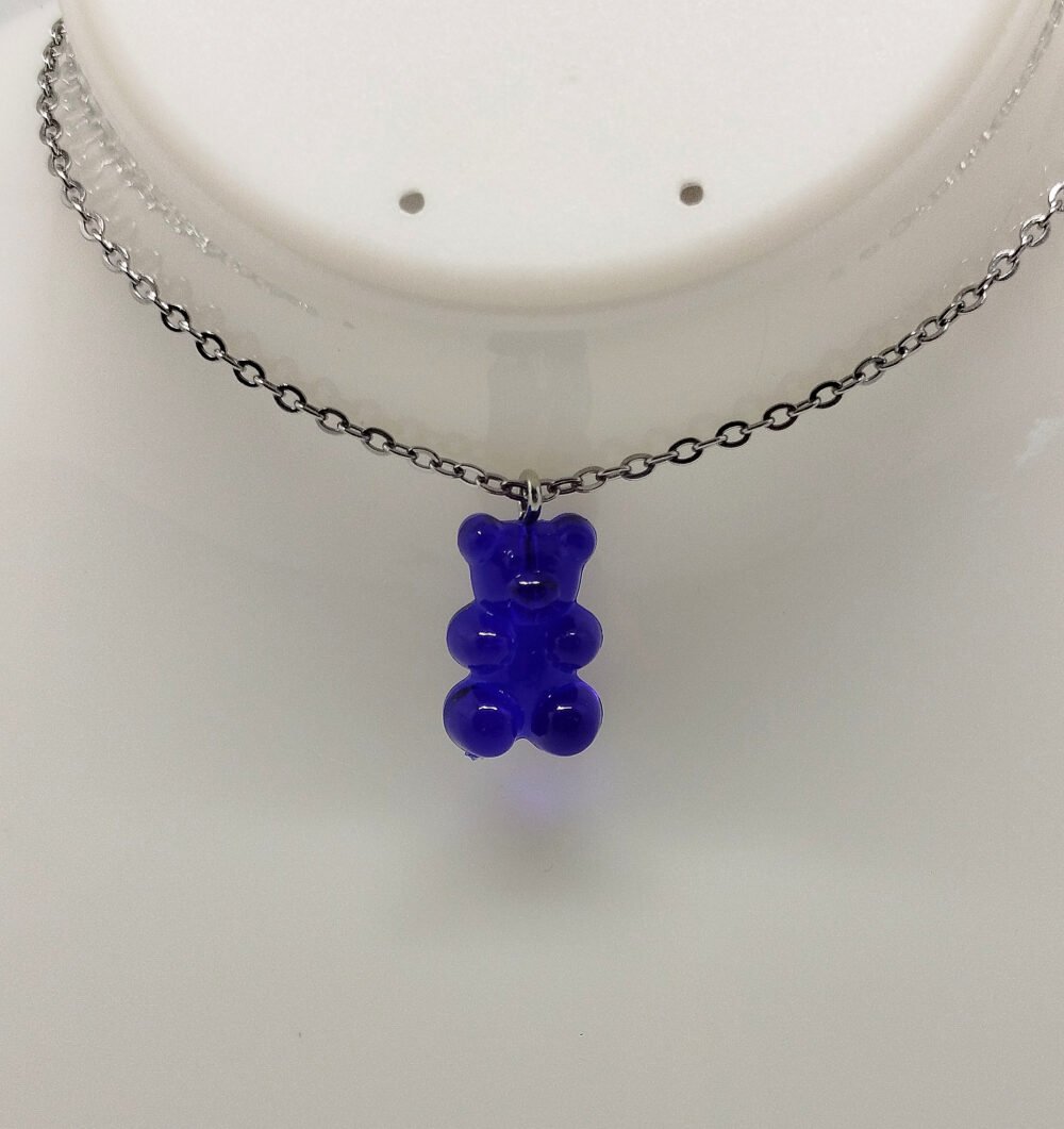 breloque ourson en bleu résine chaîne en acier argenté bijou fait main