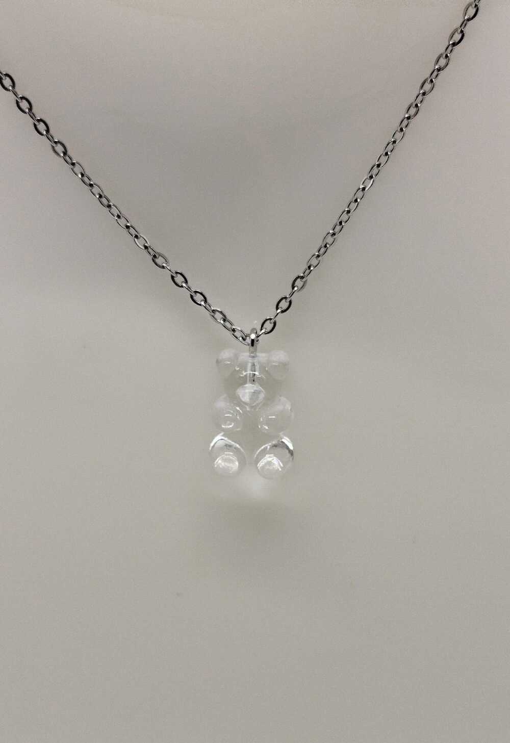 breloque ourson en résine transparent chaîne en acier argenté bijou fait main