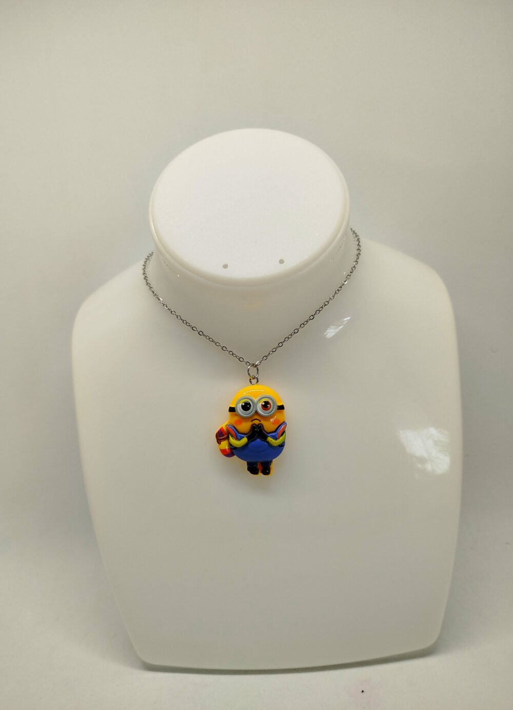 collier pour enfants en acier argenté et breloque les mignons