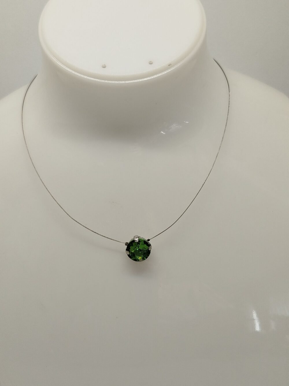 collier en câble à bijoux et petit strass vert clair de 10 mm