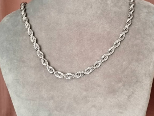 collier torsadé en acier argenté