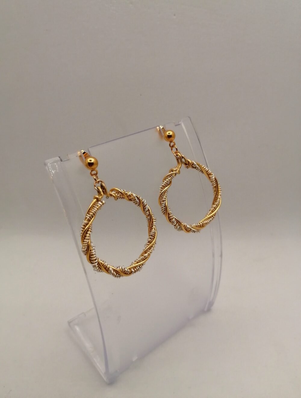 créoles en fil aluminium en double tressage bijoux fait main