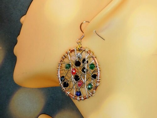 créoles fait main en fil aluminium tissé avec du fil et des perles à facettes plusieurs couleurs crochet doré hypoallergéniques