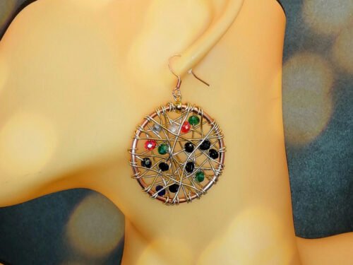 créoles fait main en fil aluminium tissé avec du fil et des perles à facettes plusieurs couleurs crochet doré hypoallergéniques