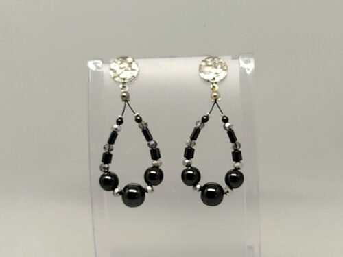 créoles femme avec pierres naturelles hématite de différentes tailles bijoux fait main clous d’oreilles rondes et en acier inoxydable créoles femme avec pierres naturelles hématite de différentes tailles bijoux fait main clous d'oreilles rondes et en acier inoxydable