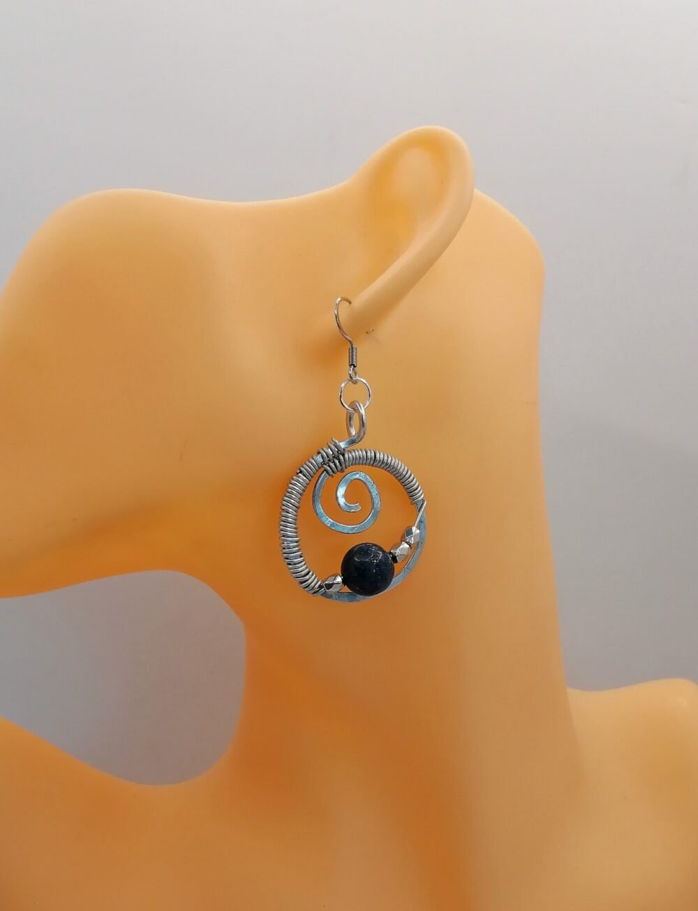 créoles avec pierre naturelle lapis lazuli bijoux faits main