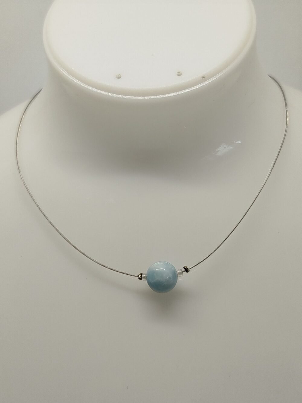 pierre larimar fixé sur câble à bijoux