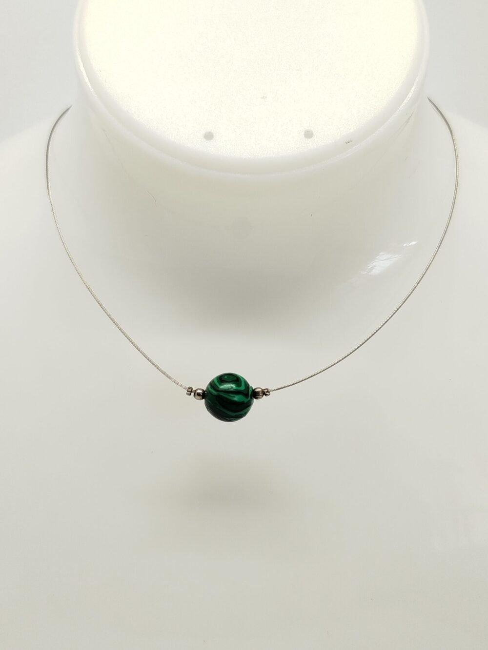 pierre malachite fixé sur câble à bijoux