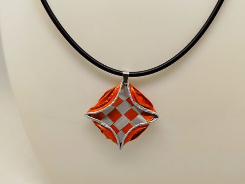 pendentif crée en capsules de café orange collier en caoutchouc noir fermoir mousqueton pendentif crée en capsules de café orange collier en caoutchouc noir fermoir mousqueton