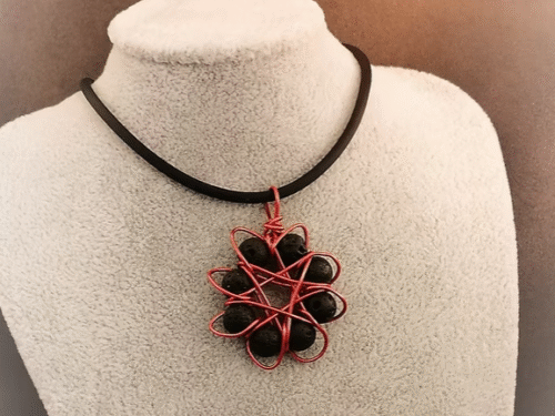 pendentif-pierres-de-lave-collier-caoutchouc-noir.