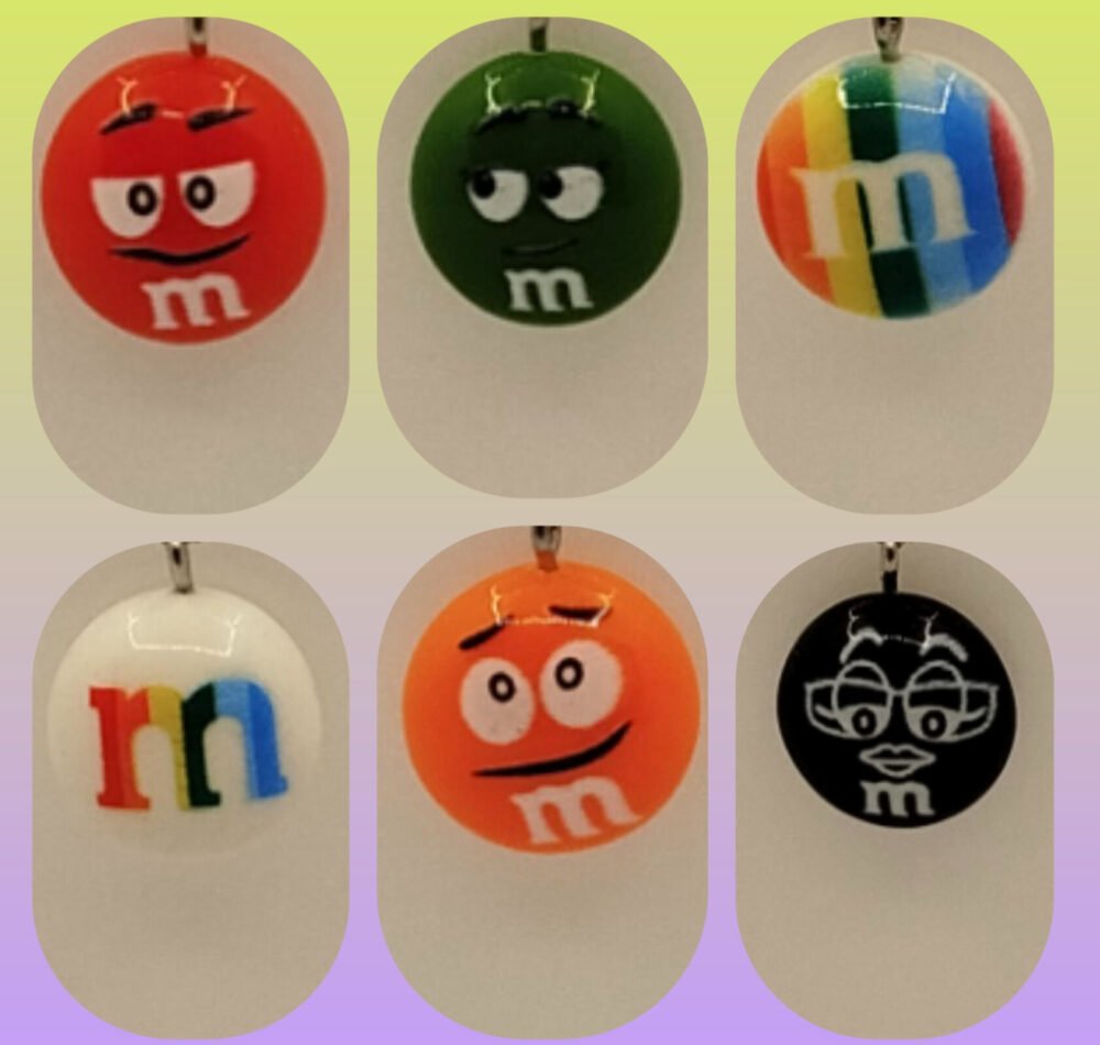 plusieurs modèles m&m's pour des boucles d'oreilles enfants bijoux fait main