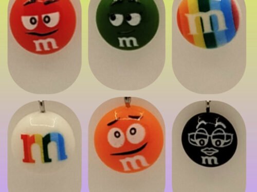 plusieurs modèles m&m's pour des boucles d'oreilles enfants bijoux fait main