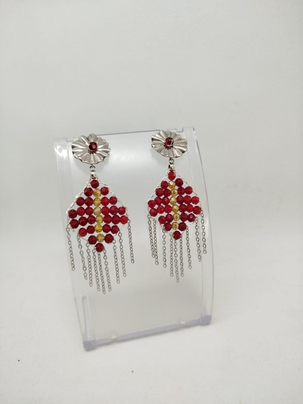 boucles d'oreilles en perles en verre à facettes rouge et pampilles de chaîne en acier