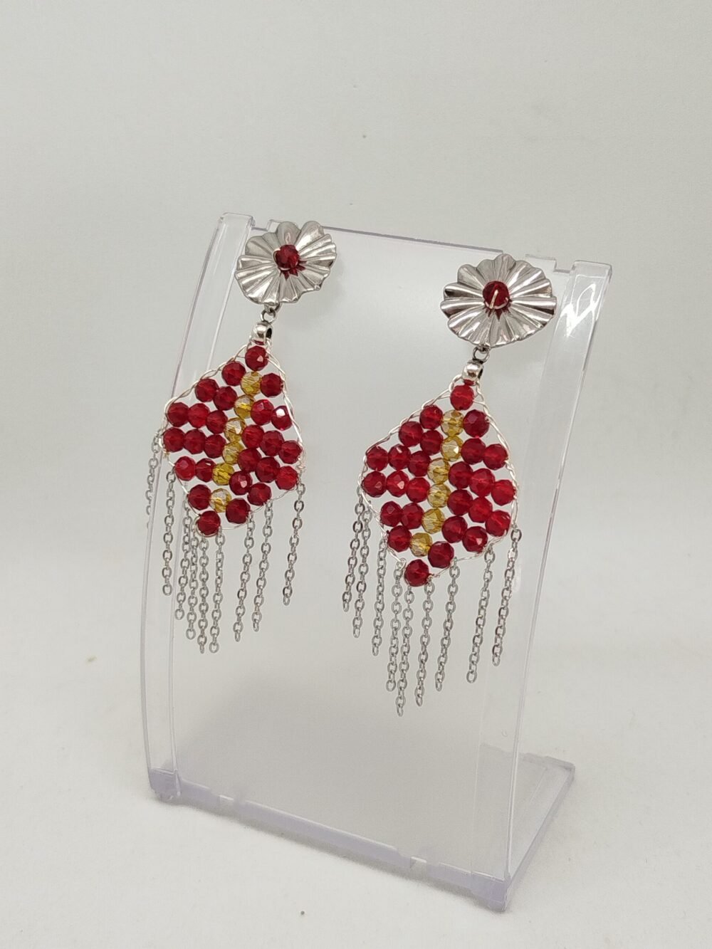 boucles d'oreilles en perles en verre à facettes rouge et pampilles de chaîne en acier