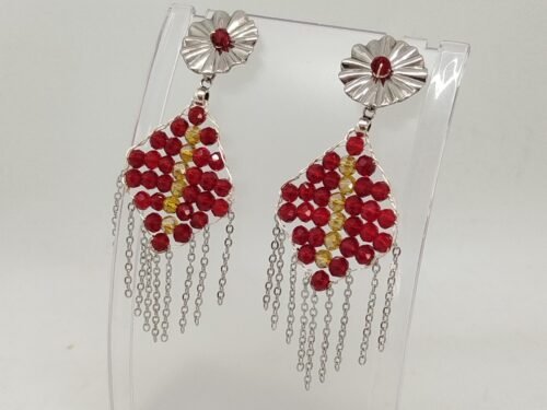 boucles d'oreilles en perles en verre à facettes rouge et pampilles de chaîne en acier