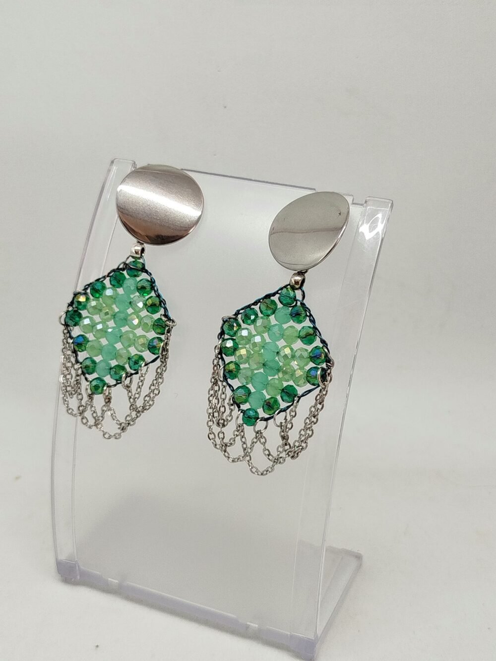 clous d'oreilles en acier boucles à perles à facettes vertes avec petites chaînes argentées