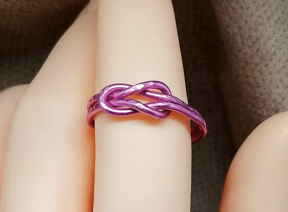magnifique bague très délicate en fil aluminium rose