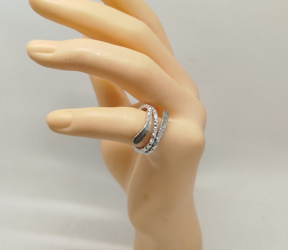 Bague argentée martelée